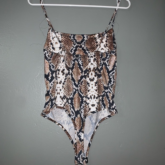 PrettyLittleThing Bodysuit - Picture 5 of 6